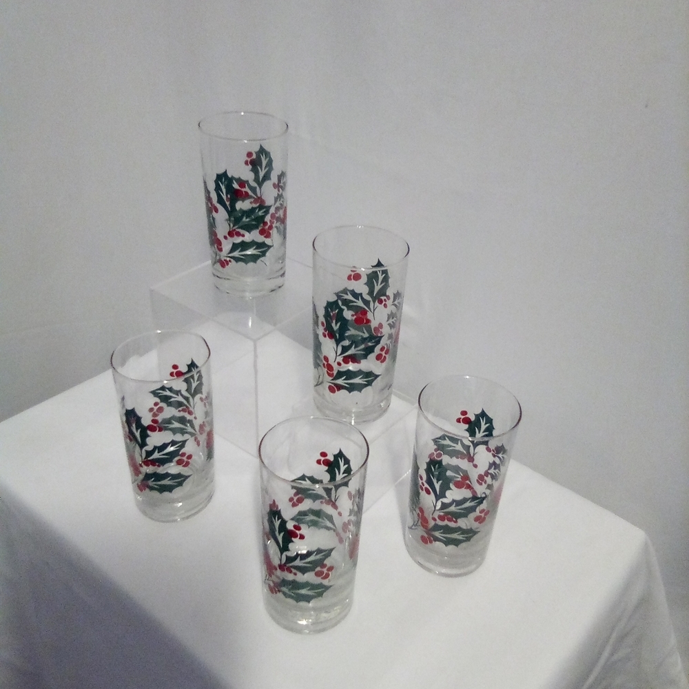 Set of 5 vintage holly Christmas glasses